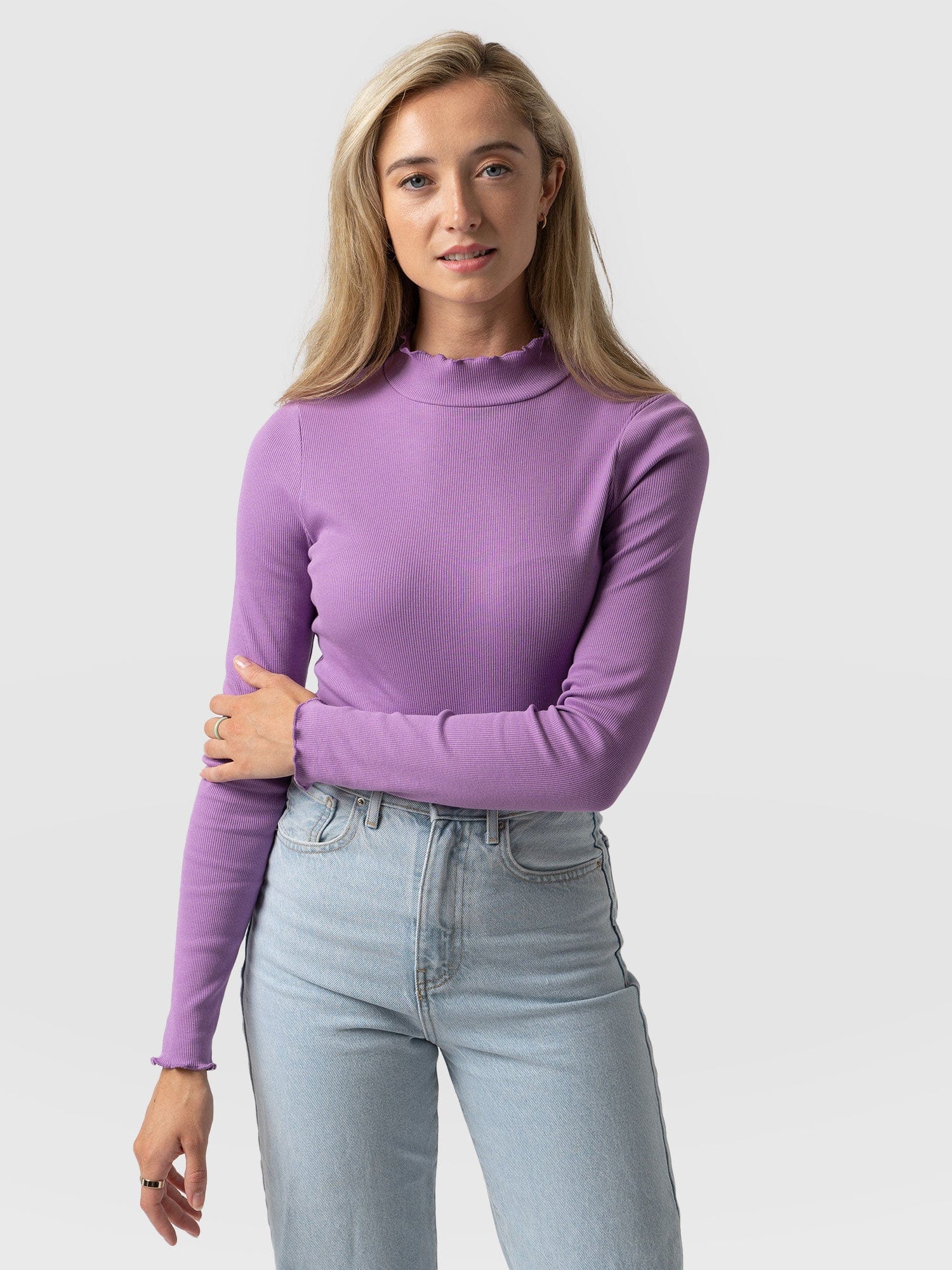 Ruffle Edge Ribbed Top Misty Purple - Women's Tops | Saint + Sofia® EU